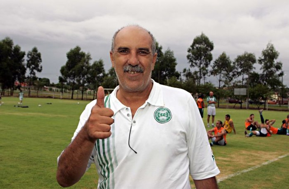 Roberto Costa teve carreira de sucesso, sobretudo com a camisa rubro-negra, e hoje faz parte de escola do Coxa | Christian Rizzi/Agência de Notícias Gazeta do Povo