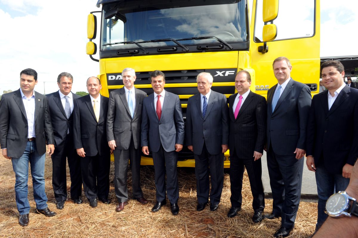 Governador Beto Richa, outras lideranças políticas e representantes da empresa participaram do evento | AENotícias