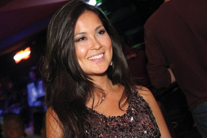 Na festa Quinta Fusion, que lotou o Backstage Country Bar, no Batel, Letícia Dziewulski se divertiu na plateia dos shows de Roberto Nunes e de Talles & Murilo |