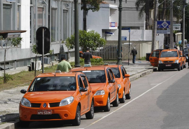 Curitiba tem hoje 2.252 licenças de táxi, o mesmo número da década de 1970 | Aniele Nascimento/ Gazeta do Povo