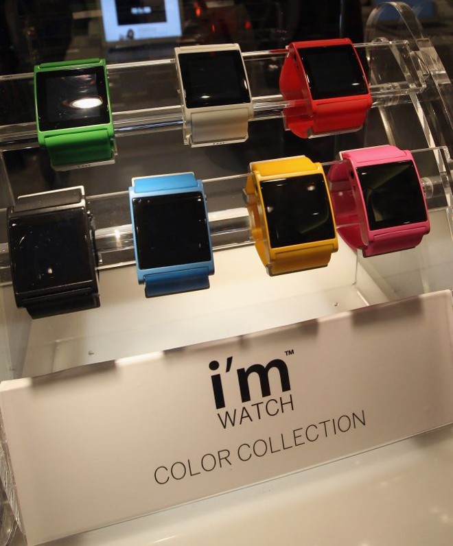 O preço do relógio da i´m Watch vai dos 350 dólares para os modelos coloridos, com pulseiras de silicone e caixa de alumínio com tela sensível ao toque, aos 15.000 dólares para os de ouro adornados com diamantes | 