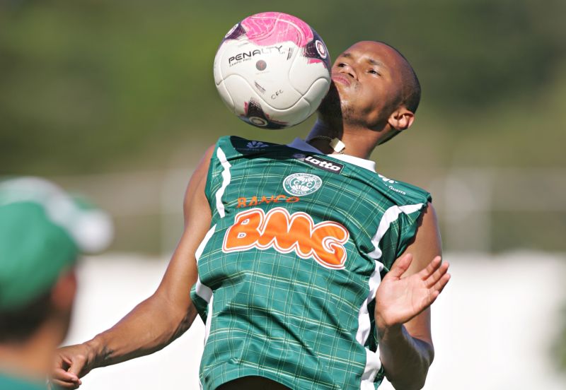 Empresário tenta negociar o lateral Jonas (foto) para o exterior | Christian Rizzi / Gazeta do Povo