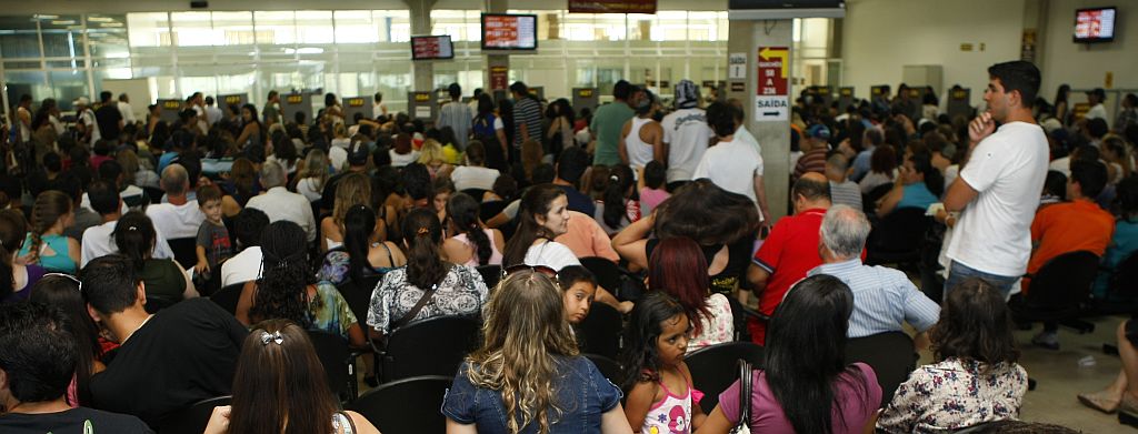 Cerca de 12 mil pessoas fizeram o recadastramento biométrico na sede do TRE em Curitiba no domingo (15) | Aniele Nascimento/Agência de Notícias Gazeta do Povo