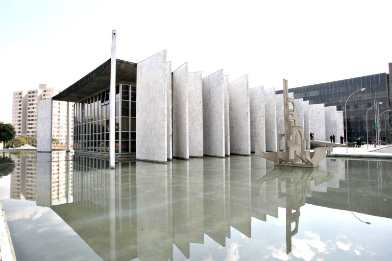 Prédio do TC em Curitiba: entrega por via eletrônica deve agilizar fiscalização | Daniel Castellano/Gazeta do Povo