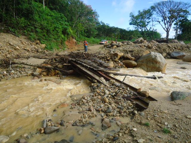 Ponte em Paranaguá destruída com as chuvas da madrugada desta terça-feira (10) | Divulgação/Defesa Civil