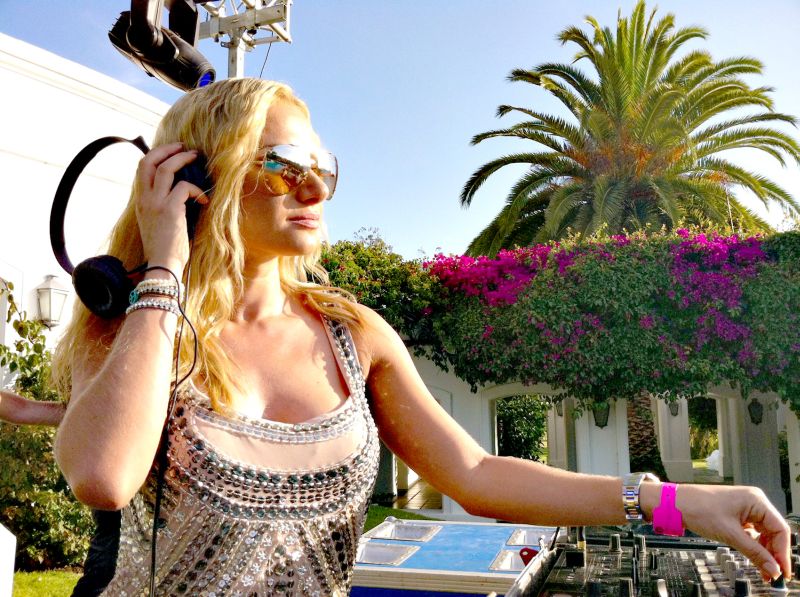 A DJ curitibana Bibba Pacheco comandou, na última segunda-feira, a festa Bienvenido 2012 em Punta Del Este no Haras Kalymnos. Sua próxima apresentação será no dia 14 de janeiro no festival Planeta Atlântida, em Florianópolis | Divulgação