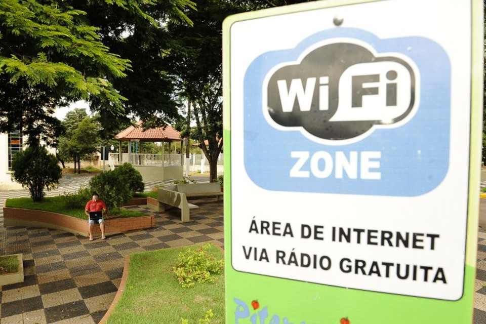 Em ao menos 20 cidades do Paraná, como em Pitangueiras, no Norte do estado, internet gratuita já é realidade | Fabio Dias / Gazeta do Povo