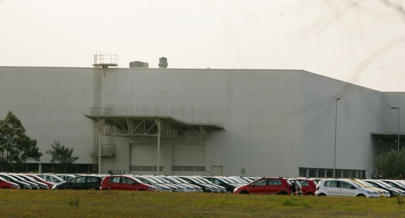 Pátio da Volkswagen em Curitiba: o modelo Gol foi o carro mais vendido no país em 2011 | Antônio More / Gazeta do Povo