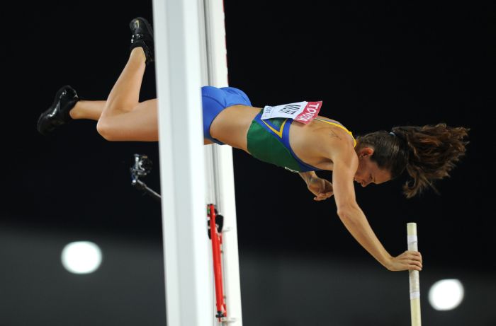Fabiana Murer conquista o ouro no Mundial de Daegu em 2011 com 4,85 m: meta para a Olipíada é 5 m | Peter Parks / AFP