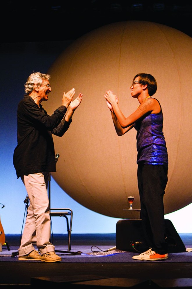 Enquanto o show de Caetano Veloso e Maria Gadú (à esquerda) foi cancelado... |