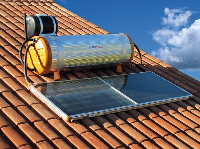 Sistema de aquecimento solar instalado em residência: linha de crédito deve incluir recursos para esse tipo de equipamento | 