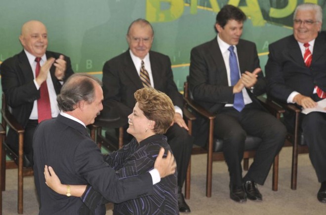 Mercadante e Dilma: MEC é trampolim para o governo paulista |