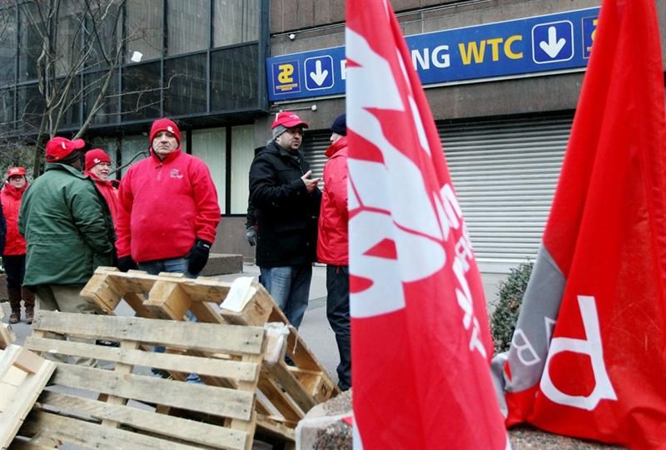 Os principais sindicatos do Bélgica denunciam os milhares de milhões de euros em cortes de verbas decididos pelo governo socialista de Elio Di Rupo para economizar | EFE