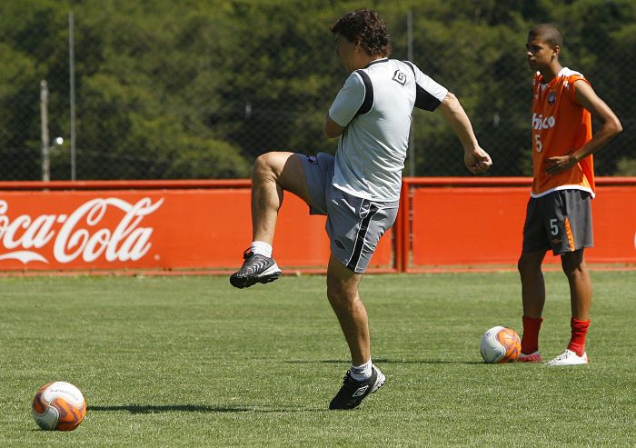 Técnico Juan Ramón Carrasco durante treino do Atlético na manhã desta terça-feira no CT do Caju | Jonathan Campos