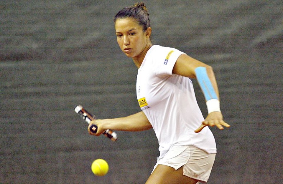 Vivian Segnini (302ª, 1ª do ranking nacional) é uma das representantes do Brasil na tradicional Fed Cup, com início amanhã, em Curitiba. Legenda  (1 col 29tqs.) (2 col 60 tqs.) (3 col92 tqs.) (4 col 124 tqs.) (5 col 150 tqs.) | Jonathan Campos/ Gazeta do Povo