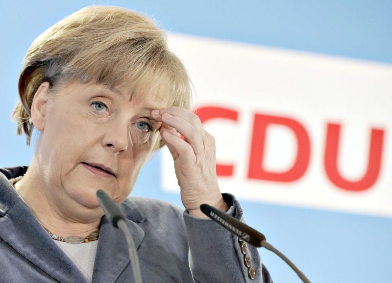 Para Angela Markel, decisão da agência Standard & Poors serve de alerta para a necessidade implementar pacto fiscal na zona do euro | Fabian Bimmer/ Reuters