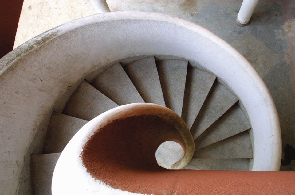 Escadaria na Casa Vilanova Artigas: exemplo da obra | Daniel Castellano/Gazeta do Povo