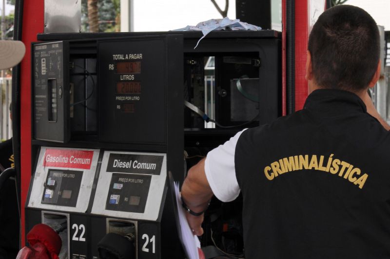 Posto no Cabral é investigado pelo Ipem e pela Polícia Científica | Walter Alves / Agência de Notícias Gazeta do Povo