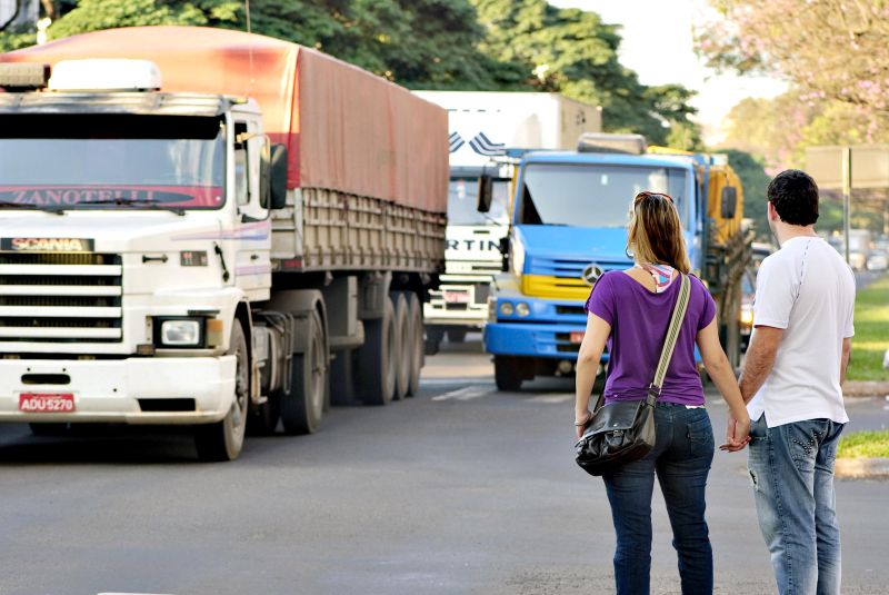 O trecho urbano da BR-376 em Maringá a Avenida Colombo foi a via federal que mais registrou acidentes em 2011 no Paraná: 1.865 ocorrências | Fábio Dias/ Gazeta do Povo
