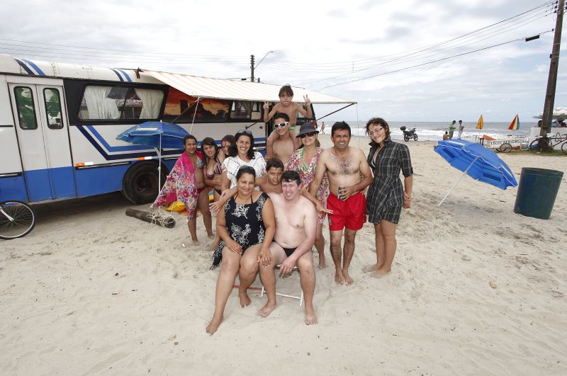 O vendedor Márcio Aparecido Dugnoni e família, de Ourinhos, no oeste paulista: de trailer por 540 quilômetros até Matinhos | Jonathan Campos/Gazeta do Povo