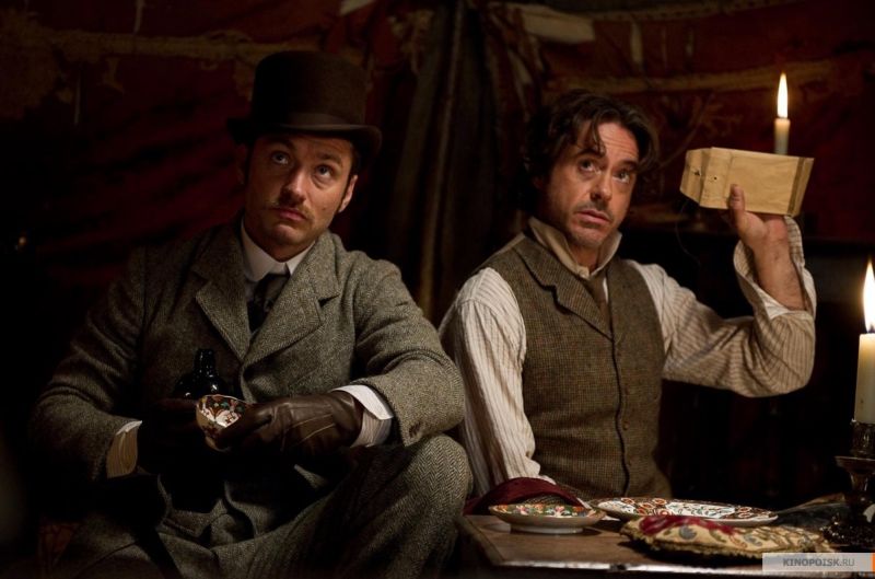 Um dos conflitos agora vividos por Sherlock Holmes (Downey Jr., à dir.) é a perda do amigo e companheiro de aventuras Watson (Law), que acaba de se casar | Divulgação