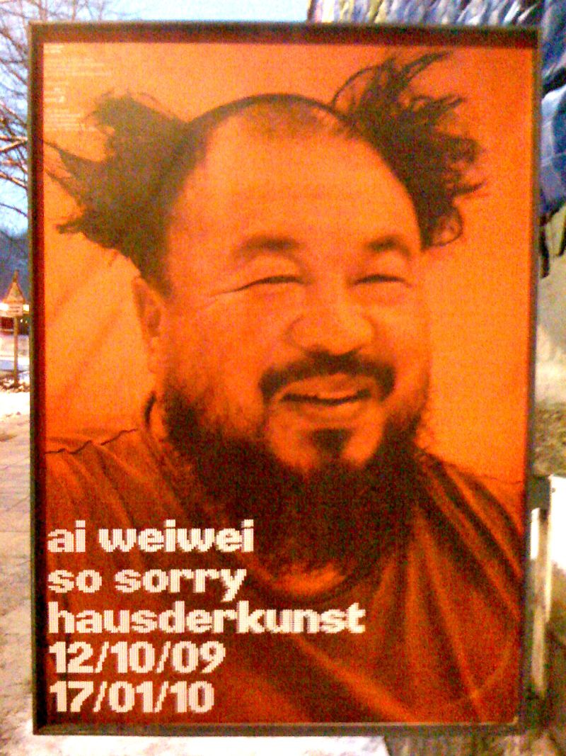 Cartaz da exposição So Sorry (sinto muito), apresentada por Ai Weiwei na Alemanha | Pittigrilli/Creative Commons