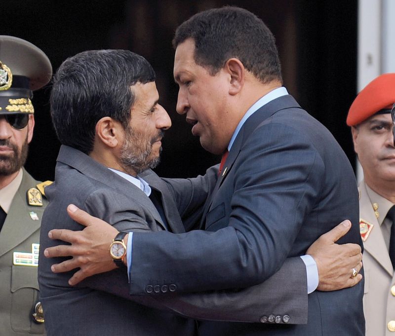 Ahmadinejad encontra Chávez em Caracas, na visita de 2009: novo encontro entre os aliados | Juan Barreto/AFP