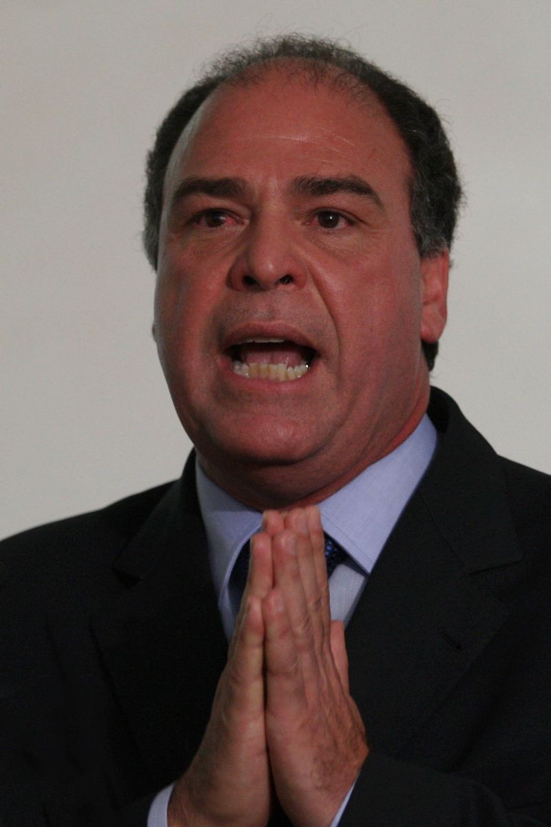 Não existe política partidária, miúda, pequena. Não posso aceitar que se discrimine o estado de Pernambuco por ser o do ministro.Fernando Bezerra, ministro da Integração Nacional, negando que tenha usado critérios políticos para destinar 90% da verba federal antidesastre para seu próprio estado | Beto Barata/AE