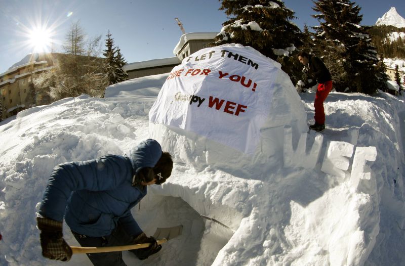 Quando estiver pronto, o Acampamento Iglu incluirá duas tendas aquecidas e uma cozinha externa ao lado das casas de gelo, que acomodam aproximadamente 50 pessoas sob temperaturas abaixo de zero, disse um ativista | REUTERS/Arnd Wiegmann
