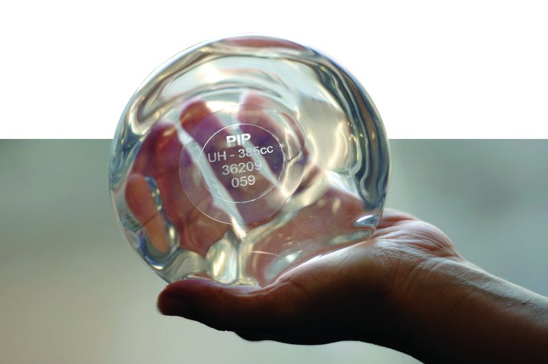 Doze mil brasileiras têm o implante francês que contém silicone industrial, produto não autorizado para uso em humanos | Anne Christine Poujoulat/AFP