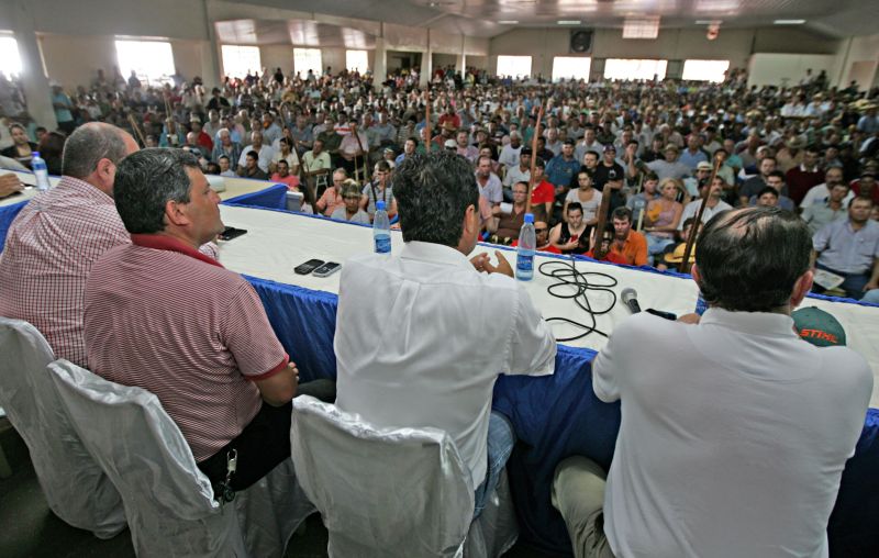 Brasiguaios se reuniram na última segunda-feira no Paraguai para denunciar a onda de invasões a propriedades rurais | Christian Rizzi/Gazeta do Povo