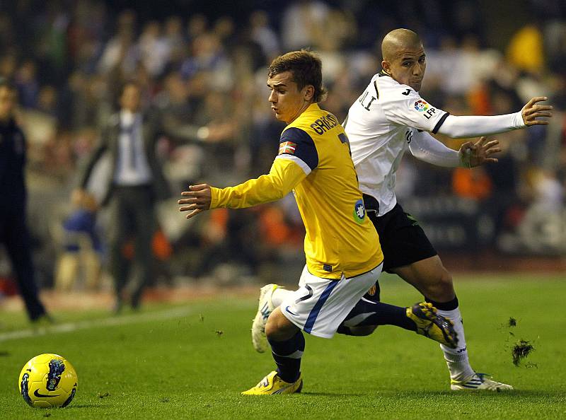 O francês Antoine Griezmann da Real Sociedad, de amarelo, decidiu a partida contra o Valencia com um gol antológico | Heino Kalis / Reuters