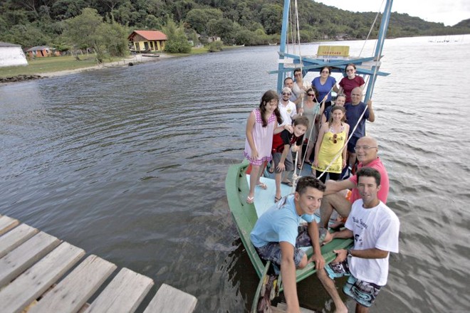 Paisagem compensa a viagem de barco de quase três horas |