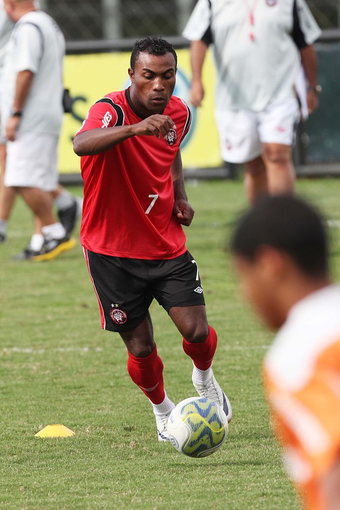 Guerrón reclama de ter recebido boas propostas de outras equipes que não foram aceitas pelo Atlético | Walter Alves / Gazeta do Povo