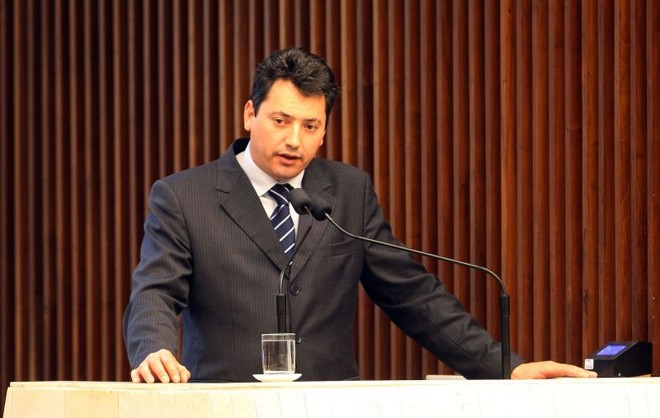 Sergio Souza: R$ 11,3 mil em mês de recesso. |