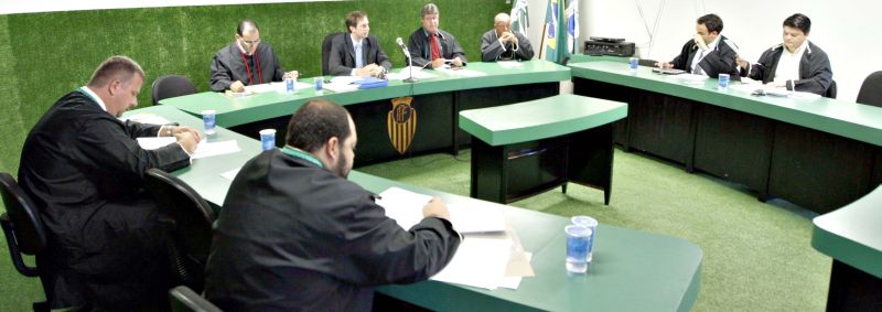 Sessão no TDJ decidiu por 4 votos a 3 manter o mandado de garantia impedindo que o estádio alviverde seja utilizado pelo Atlético no Estadual | Antonio Costa/ Gazeta do Povo