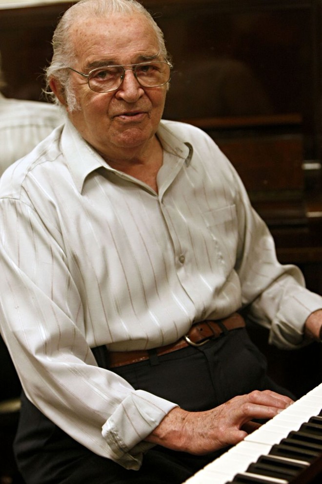 Rio Novello hoje continua a tarefa da esposa: formar novos cantores |