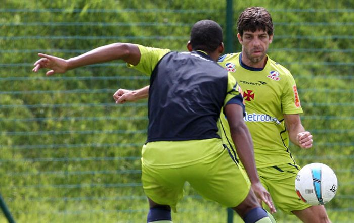 Juninho chamou a atenção de Dedé pela forma como o zagueiro cobrou os companheiros no treino do Vasco | Marcelo Sadio/Divulgação Vasco