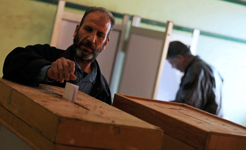 Nesta última rodada da eleição votam moradores de localidades rurais do sul do Egito | AFP PHOTO/MOHAMMED HOSSAM