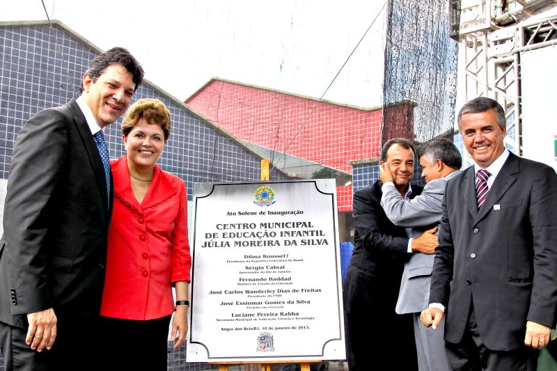 Dilma e Haddad, em Angra: presidente começou maratona de homenagens e exaltação dos feitos do ministro antes de ele deixar o MEC para concorrer à prefeitura de São Paulo | Roberto Stuckert Filho/PR