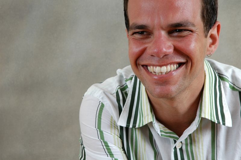 O escritor carioca Marcelo Moutinho reafirma a qualidade dos contos brasileiros | Divulgação