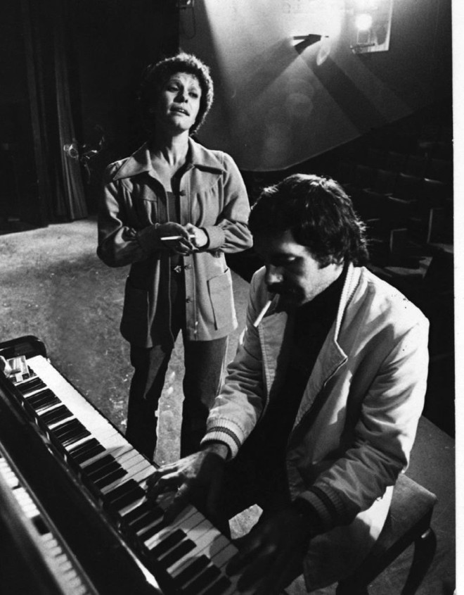 Ao lado de Tom Jobim, com quem gravou um LP histórico em 1974, com a famosa versão em dueto para