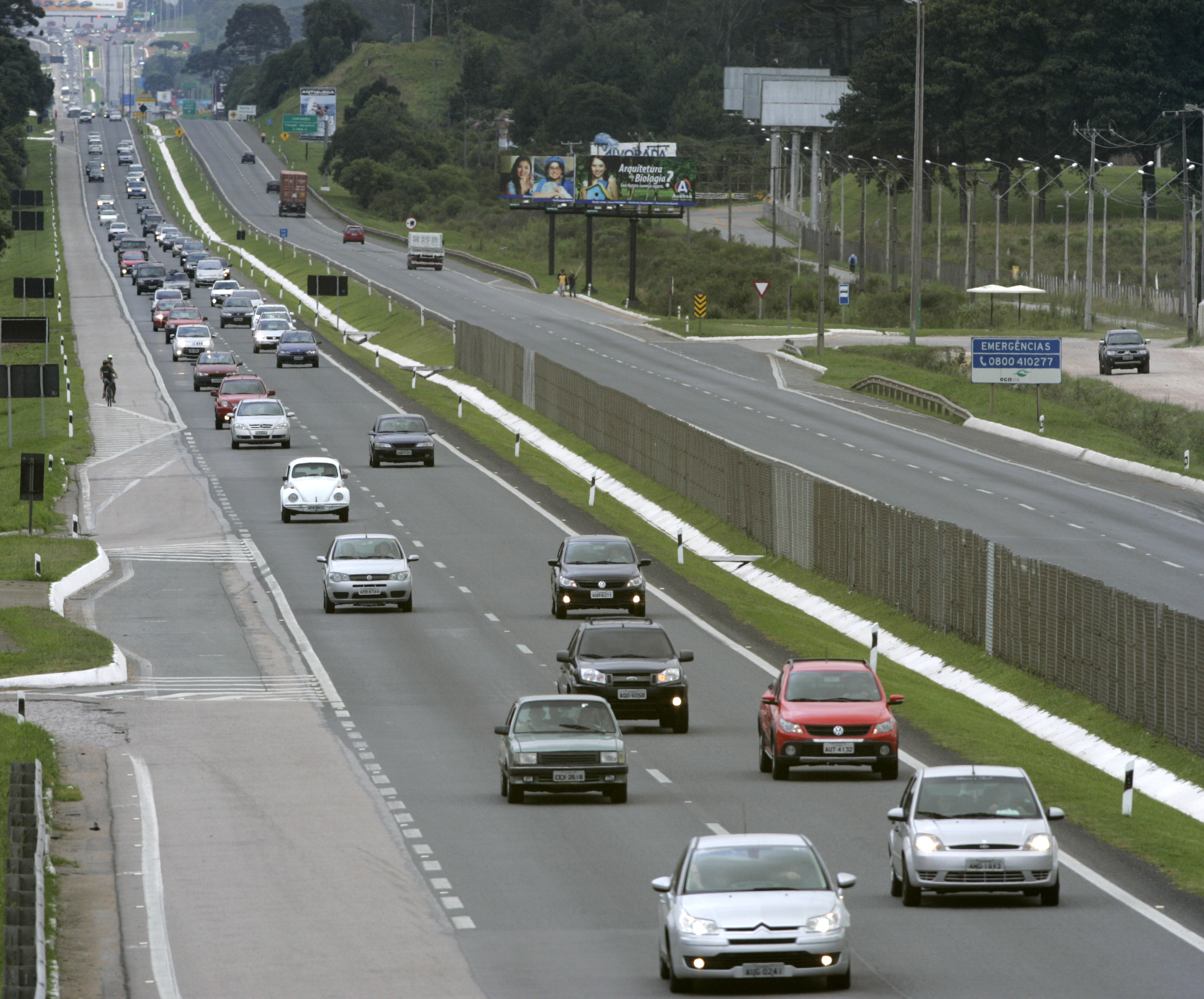 Movimento na tarde deste domingo na BR-277: fluxo intenso de retorno para Curitiba | Marco André Lima/Agência de Notícias Gazeta do Povo