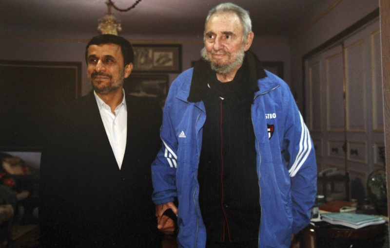 As fotografias deste encontro, publicadas pelo site oficial Cubadebate, mostram ambos os líderes sorridentes | AFP PHOTO/HANDOUT/Cubasi