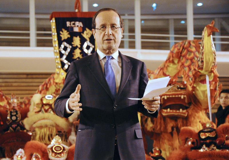 Francois Hollande, do Partido Socialista da França, participa das comemorações do ano-novo chinês em Paris, no dia 29 de janeiro | REUTERS/Johanna Leguerre/Pool
