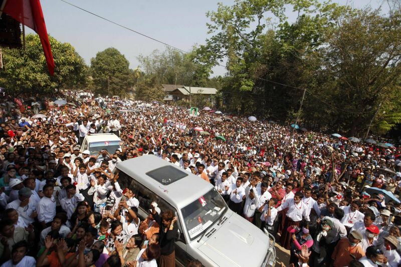 Multidão em Mianmar se reúne para apoiar a candidatura de Aung San Suu Kyi | REUTERS/Soe Zeya Tun