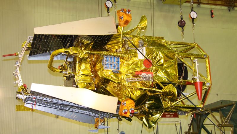 Entre as peças com maior possibilidade de atingir a superfície do planeta está a cápsula de retorno que deveria trazer amostras da superfície da lua marciana Phobos | STR / AFP