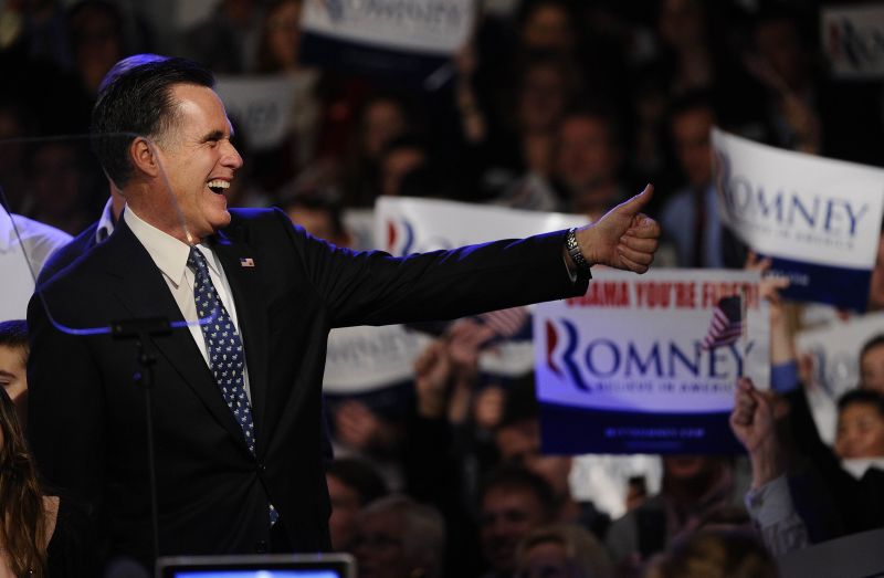 Mitt Romney cumprimenta apoiadores em Manchester após segunda vitória nas prévias norte-americanas | AFP PHOTO/Emmanuel Dunand