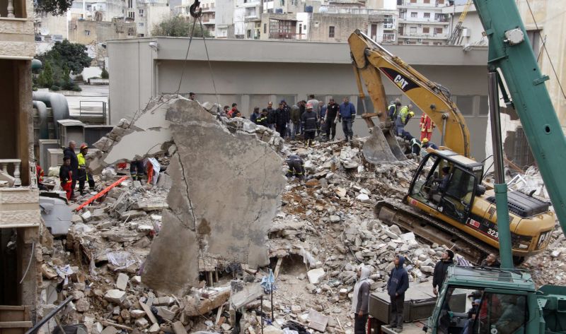 De acordo com as estimativas das autoridades, por volta de 50 pessoas, principalmente libaneses e operários sudaneses e egípcios, viviam neste imóvel | REUTERS/ Mohamed Azakir