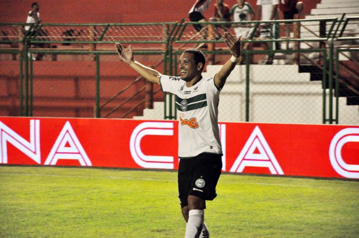 Marcel comemora o primeiro gol da vitória do Coxa sobre o Paranavaí | Ediglei Feitosa / Diário do Noroeste